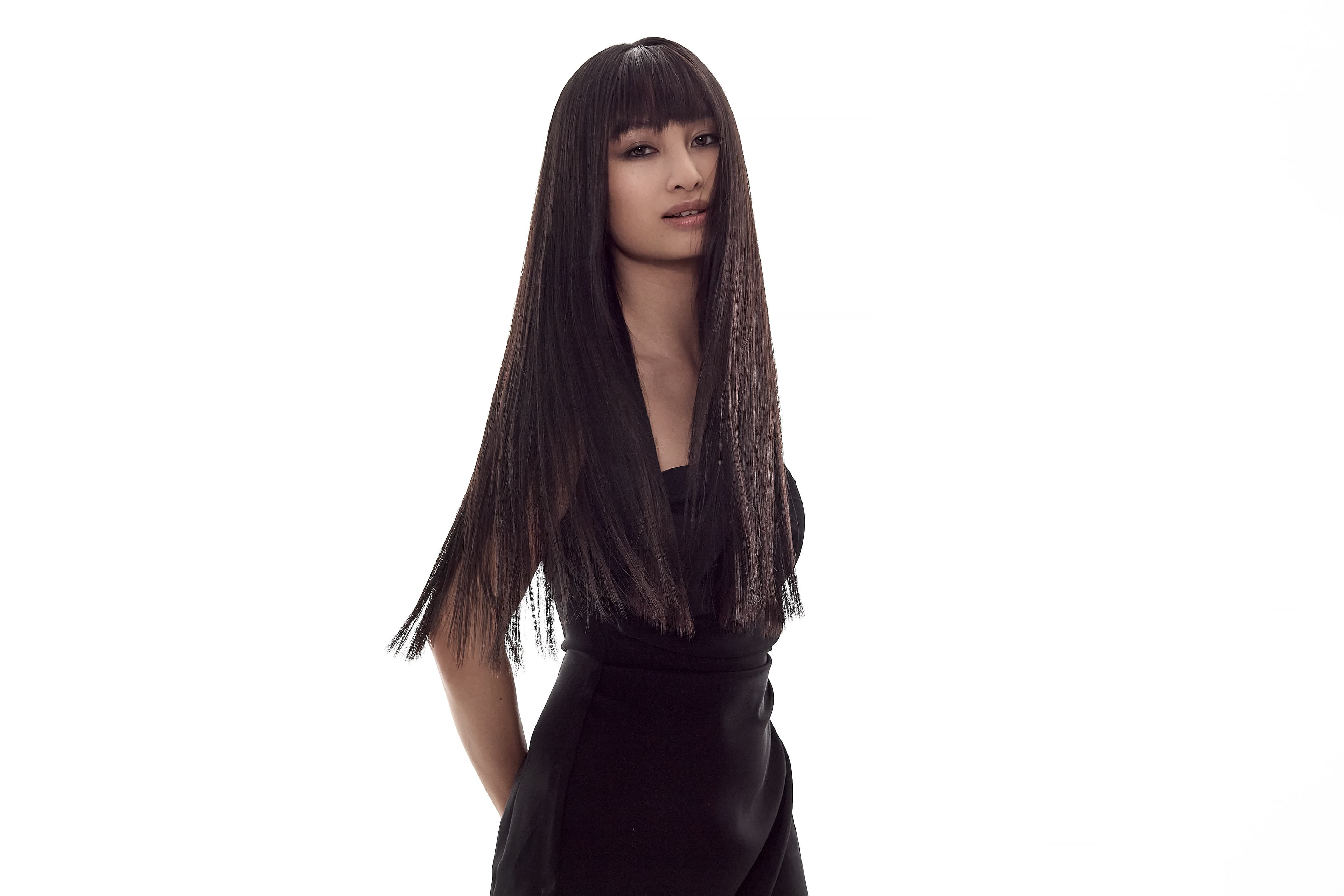 Lana après extensions tapes — cheveux noirs longs et volumineux